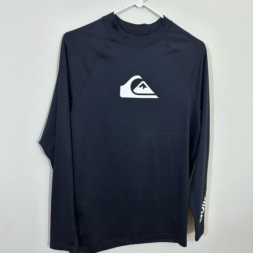 Quik Silver. Sz X L Athleisure top in navy/ white printing on sleeve etc. - Picture 6 of 11